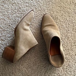 everlane heeled mule